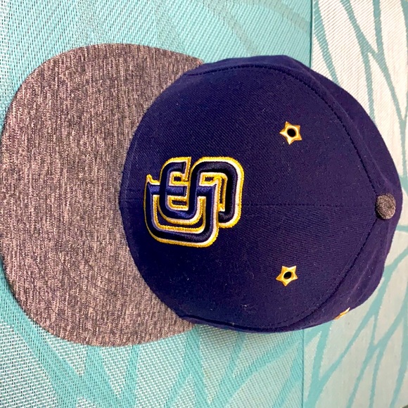 Padres New Era 59Fifty fitted hat - Picture 1 of 4